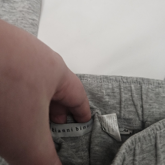 Gianni Bini Gray Tapered Leg Sweatpants! - Picture 3 of 7